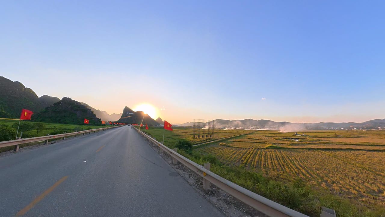 Con đường rất đẹp dẫn vào Phong Nha KB